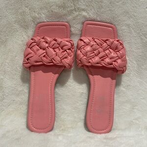 Women’s fashionable flat sandals in light pink 🎀